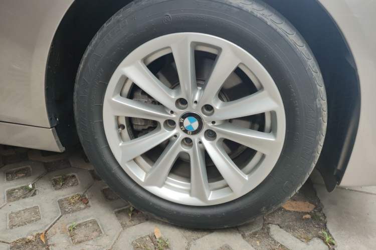 Used BMW 5 Series 2017 520Li Elegant Edition Right Front Wheel Hub