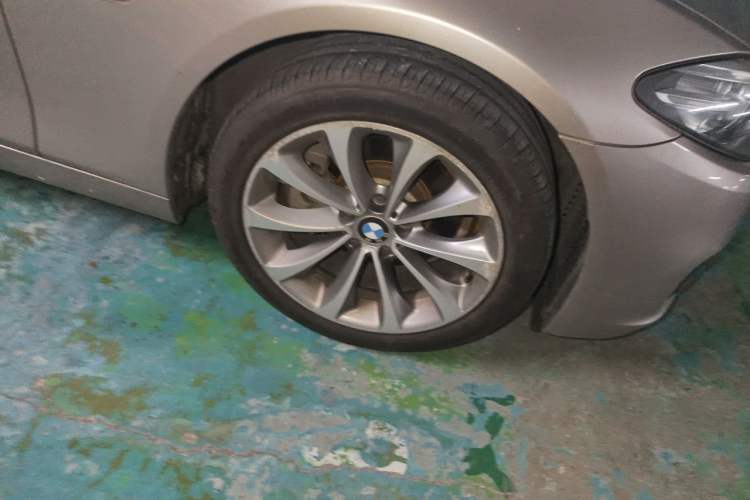 Used BMW 5 Series 2017 525Li Leading Model Right Front Wheel Hub