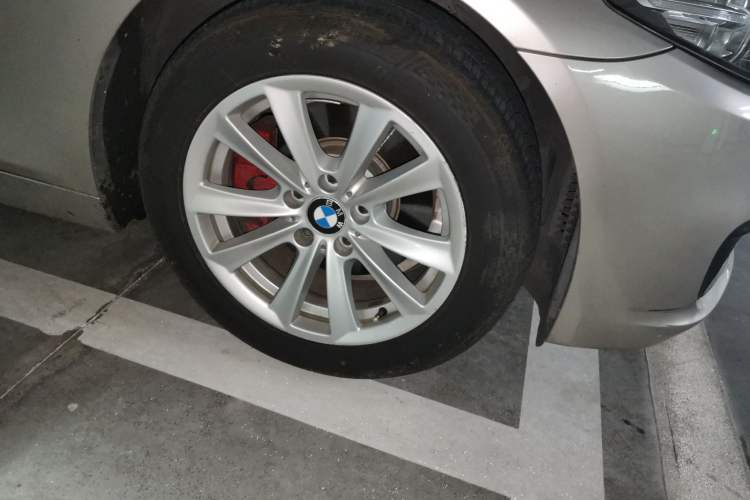 Used BMW 5 Series 2017 520Li Elegant Edition Right Front Wheel Hub