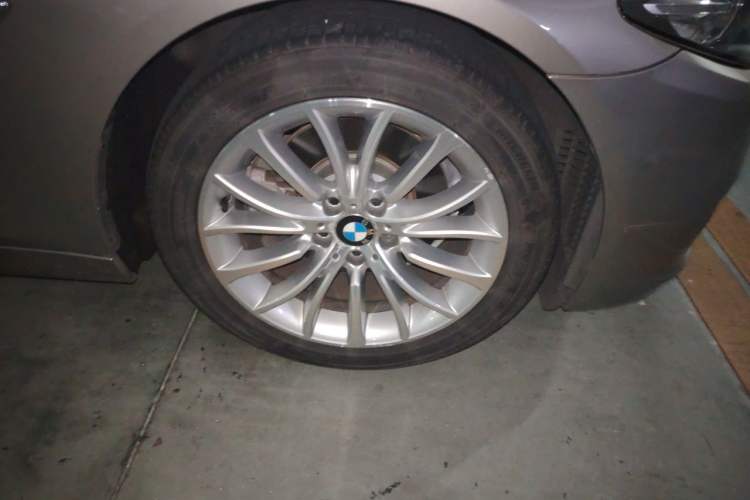 Used BMW 5 Series 2017 525Li Luxury Design Package Right Front Wheel Hub