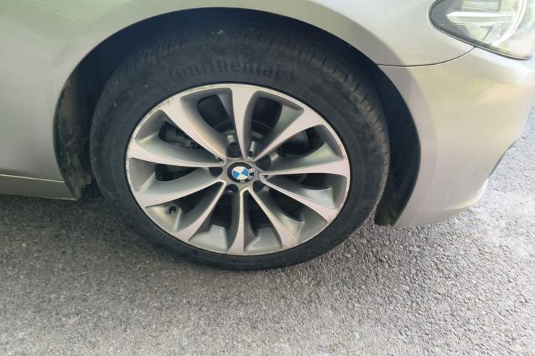 Used BMW 5 Series 2017 525Li Leading Model Right Front Wheel Hub