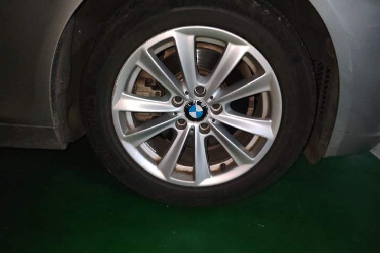 Used BMW 5 Series 2017 520Li Elegant Edition Right Front Wheel Hub
