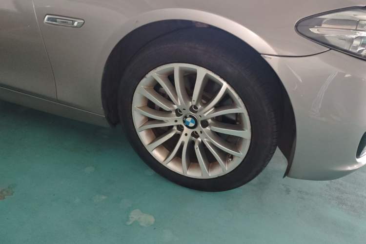 Used BMW 5 Series 2017 525Li Luxury Design Package Right Front Wheel Hub