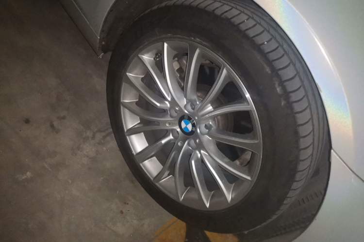 Used BMW 5 Series 2017 525Li Luxury Design Package Right Front Wheel Hub
