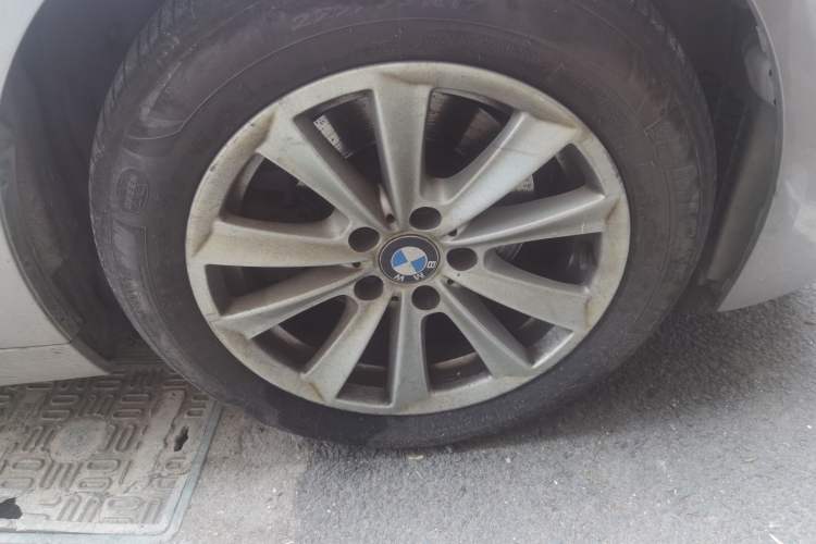 Used BMW 5 Series 2017 520Li Elegant Edition Right Front Wheel Hub