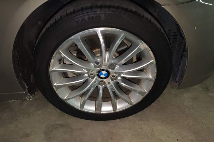 Used BMW 5 Series 2017 525Li Luxury Design Package Right Front Wheel Hub