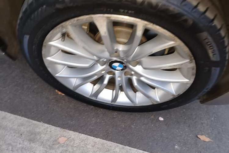 Used BMW 5 Series 2017 525Li Luxury Design Package Right Front Wheel Hub