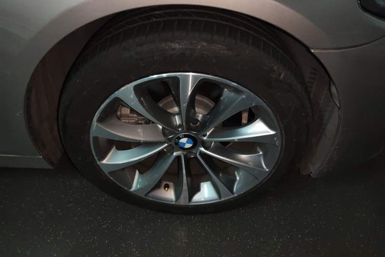 Used BMW 5 Series 2017 525Li Leading Model Right Front Wheel Hub