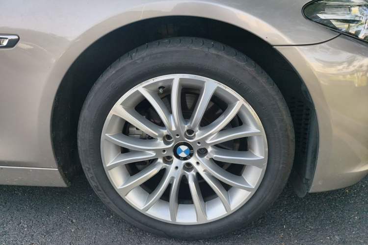 Used BMW 5 Series 2017 525Li Luxury Design Package Right Front Wheel Hub