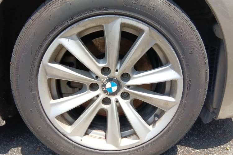 Used BMW 5 Series 2017 520Li Elegant Edition Right Front Wheel Hub