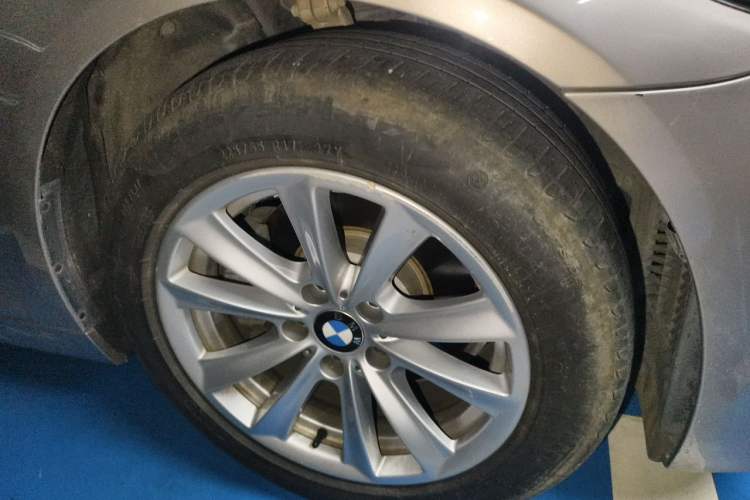 Used BMW 5 Series 2017 520Li Elegant Edition Right Front Wheel Hub