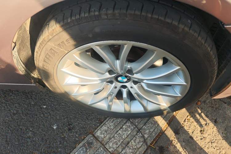 Used BMW 5 Series 2017 525Li Luxury Design Package Right Front Wheel Hub