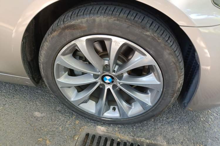 Used BMW 5 Series 2017 525Li Leading Model Right Front Wheel Hub