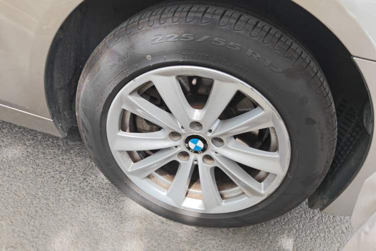 Used BMW 5 Series 2017 520Li Elegant Edition Right Front Wheel Hub