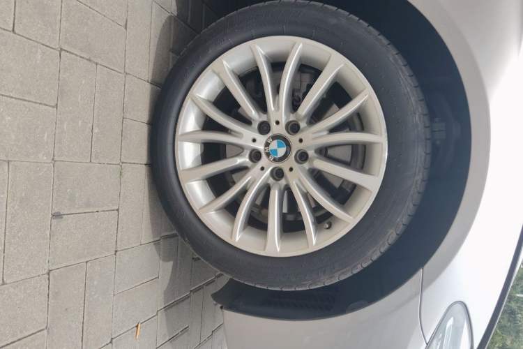 Used BMW 5 Series 2017 525Li Luxury Design Package Right Front Wheel Hub