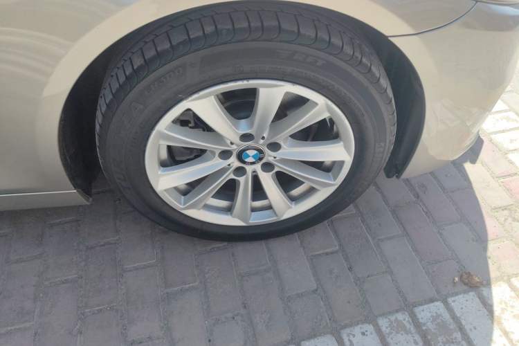 Used BMW 5 Series 2017 520Li Elegant Edition Right Front Wheel Hub