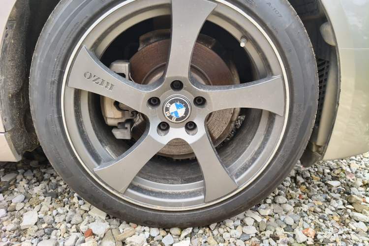 Used BMW 5 Series 2017 525Li Luxury Design Package Right Front Wheel Hub