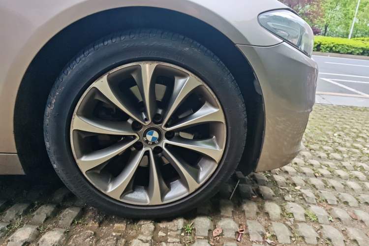 Used BMW 5 Series 2017 525Li Leading Model Right Front Wheel Hub
