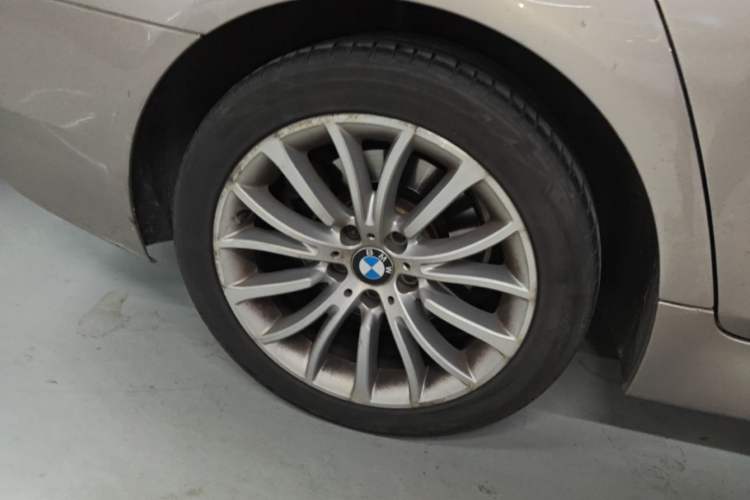 Used BMW 5 Series 2017 525Li Luxury Design Package Right Rear Wheel Hub
