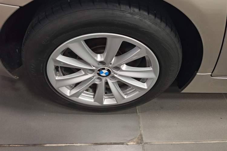 Used BMW 5 Series 2017 520Li Elegant Edition Right Rear Wheel Hub