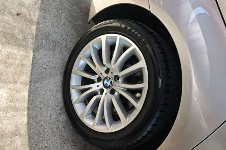 Used BMW 5 Series 2017 525Li Luxury Design Package Right Rear Wheel Hub