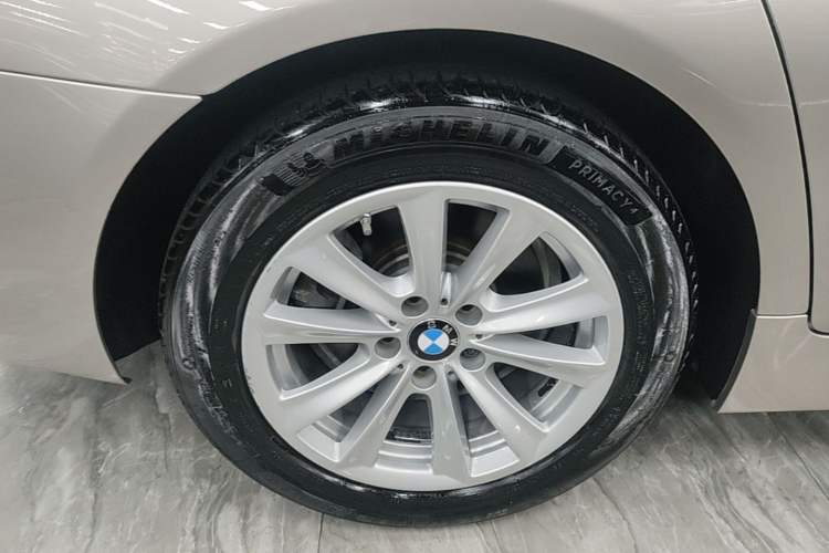 Used BMW 5 Series 2017 520Li Elegant Edition Right Rear Wheel Hub
