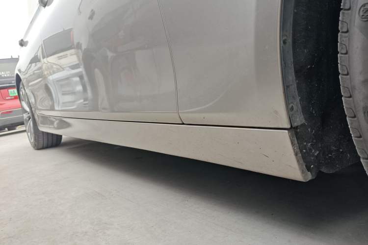 Used BMW 5 Series 2017 525Li Leading Model Right Side Sill