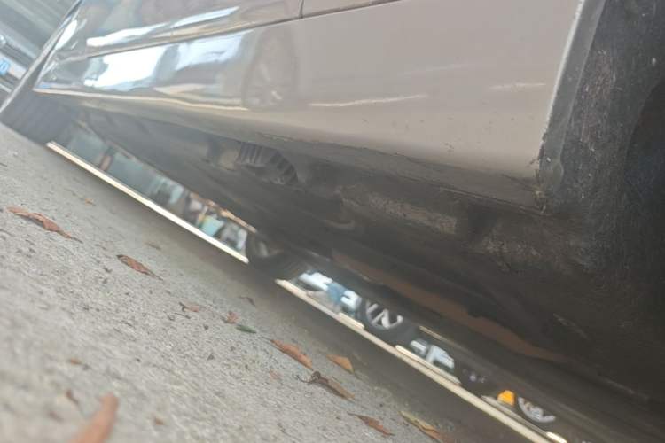 Used BMW 5 Series 2017 525Li Luxury Design Package Right Side Sill