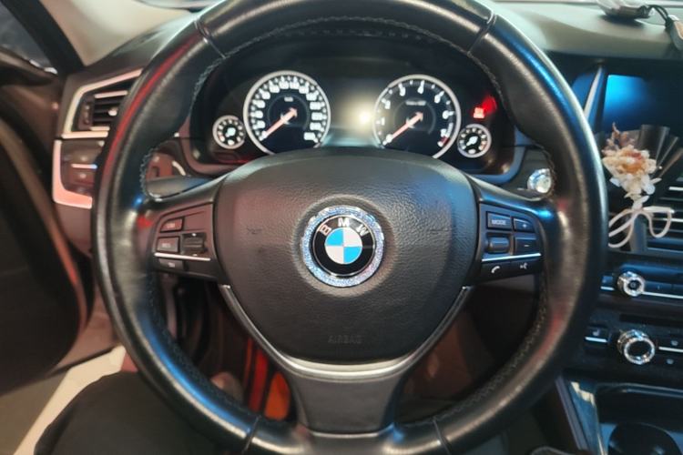 Used BMW 5 Series 2017 525Li Luxury Design Package Steering Wheel