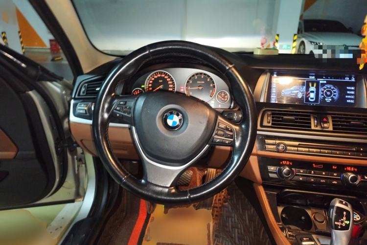 Used BMW 5 Series 2017 520Li Elegant Edition Steering Wheel