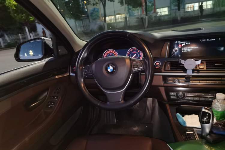 Used BMW 5 Series 2017 525Li Luxury Design Package Steering Wheel