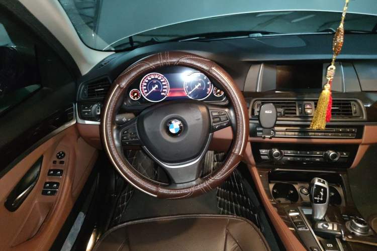 Used BMW 5 Series 2017 525Li Leading Model Steering Wheel