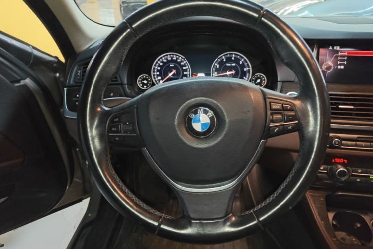 Used BMW 5 Series 2017 525Li Luxury Design Package Steering Wheel