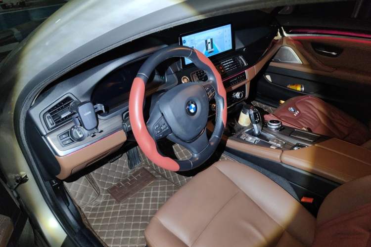 Used BMW 5 Series 2017 520Li Elegant Edition Steering Wheel