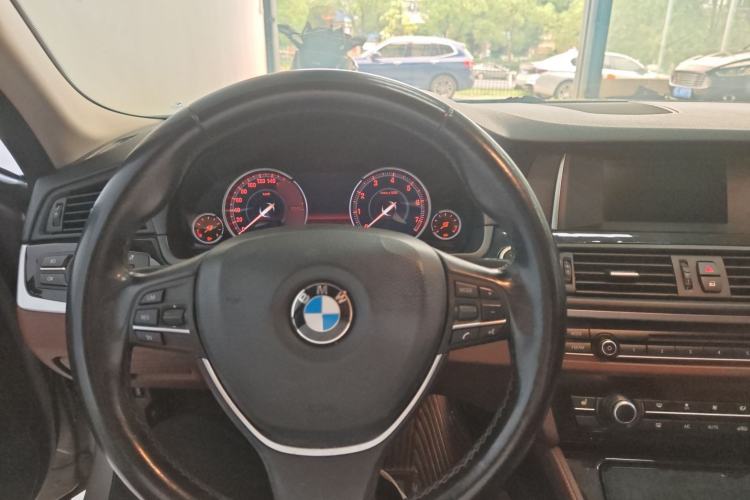 Used BMW 5 Series 2017 525Li Leading Model Steering Wheel