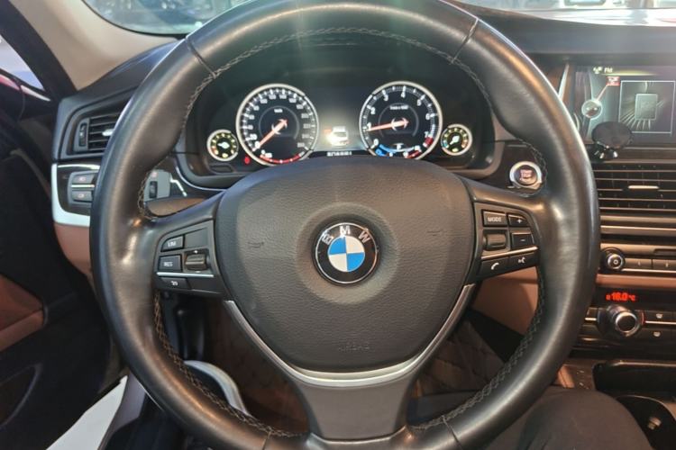 Used BMW 5 Series 2017 525Li Leading Model Steering Wheel