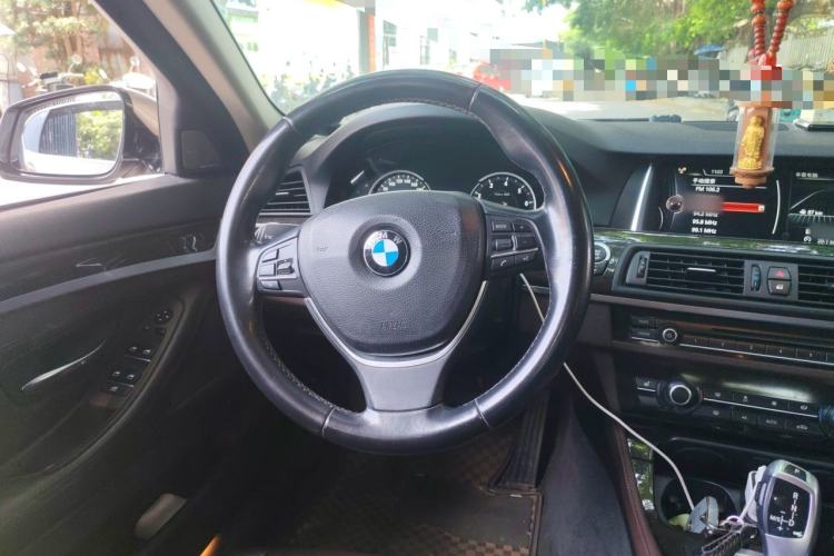 Used BMW 5 Series 2017 525Li Luxury Design Package Steering Wheel