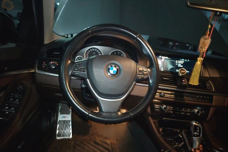 Used BMW 5 Series 2017 525Li Luxury Design Package Steering Wheel