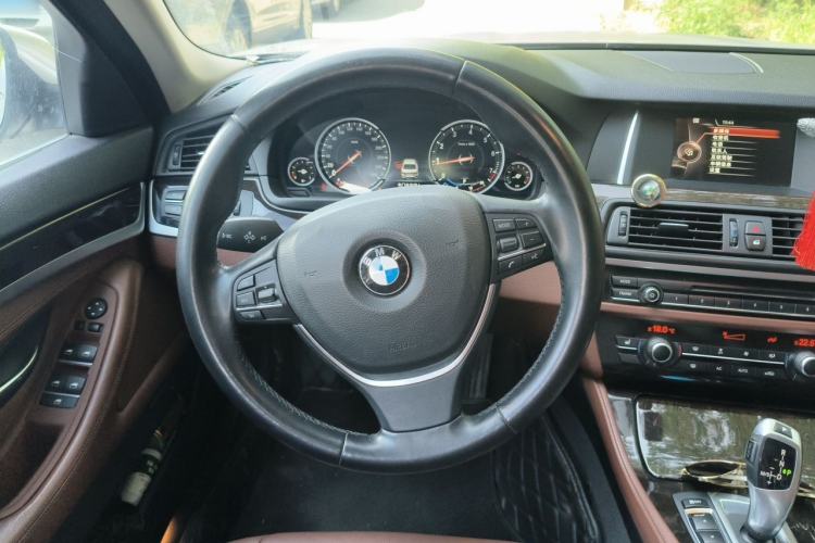 Used BMW 5 Series 2017 525Li Leading Model Steering Wheel