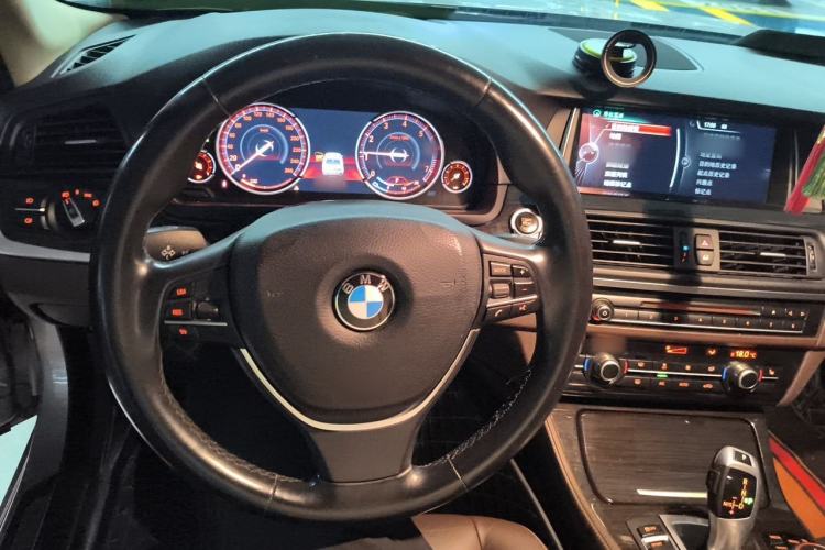 Used BMW 5 Series 2017 525Li Luxury Design Package Steering Wheel