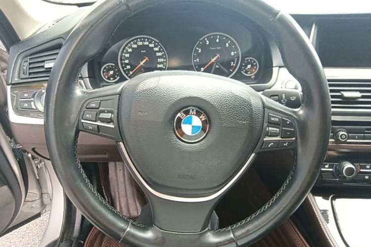 Used BMW 5 Series 2017 525Li Luxury Design Package Steering Wheel