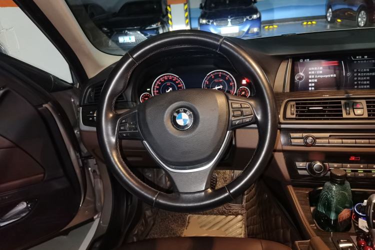 Used BMW 5 Series 2017 525Li Luxury Design Package Steering Wheel