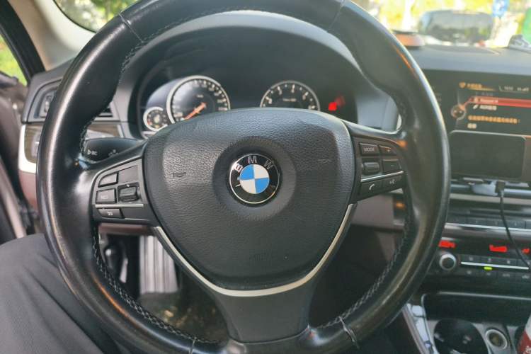 Used BMW 5 Series 2017 525Li Luxury Design Package Steering Wheel