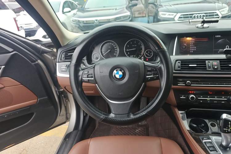 Used BMW 5 Series 2017 525Li Leading Model Steering Wheel