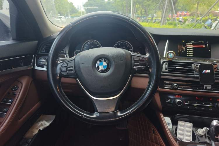 Used BMW 5 Series 2017 525Li Leading Model Steering Wheel