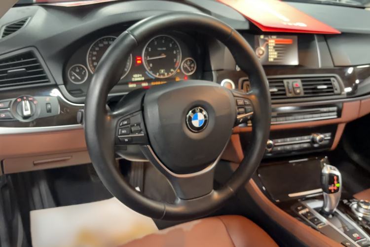 Used BMW 5 Series 2017 525Li Leading Model Steering Wheel