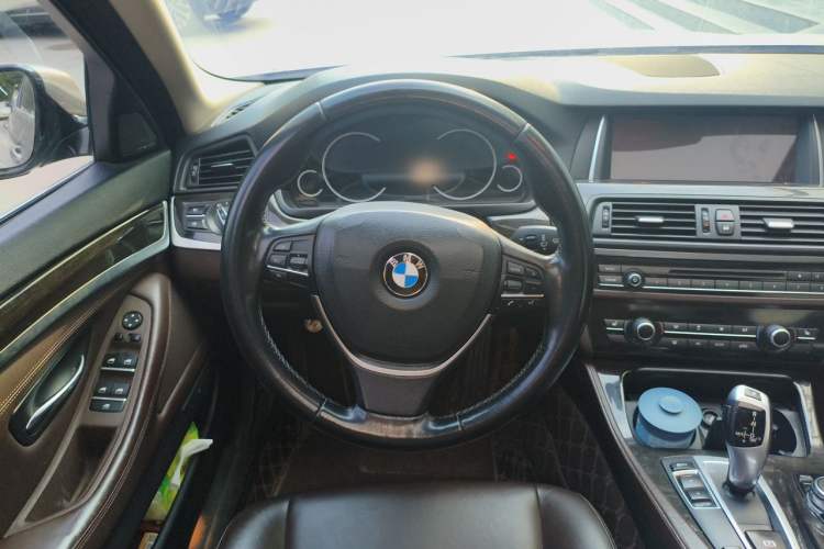 Used BMW 5 Series 2017 525Li Luxury Design Package Steering Wheel