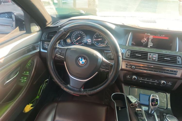 Used BMW 5 Series 2017 525Li Luxury Design Package Steering Wheel
