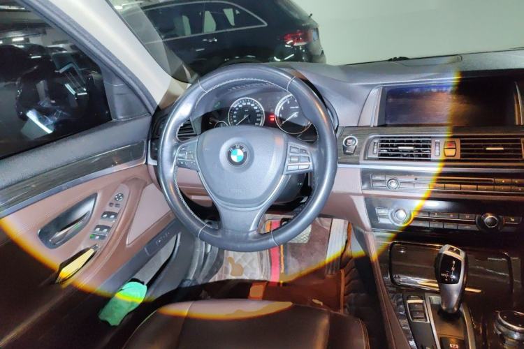 Used BMW 5 Series 2017 525Li Luxury Design Package Steering Wheel