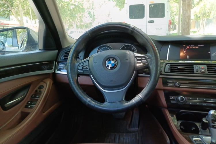 Used BMW 5 Series 2017 525Li Leading Model Steering Wheel